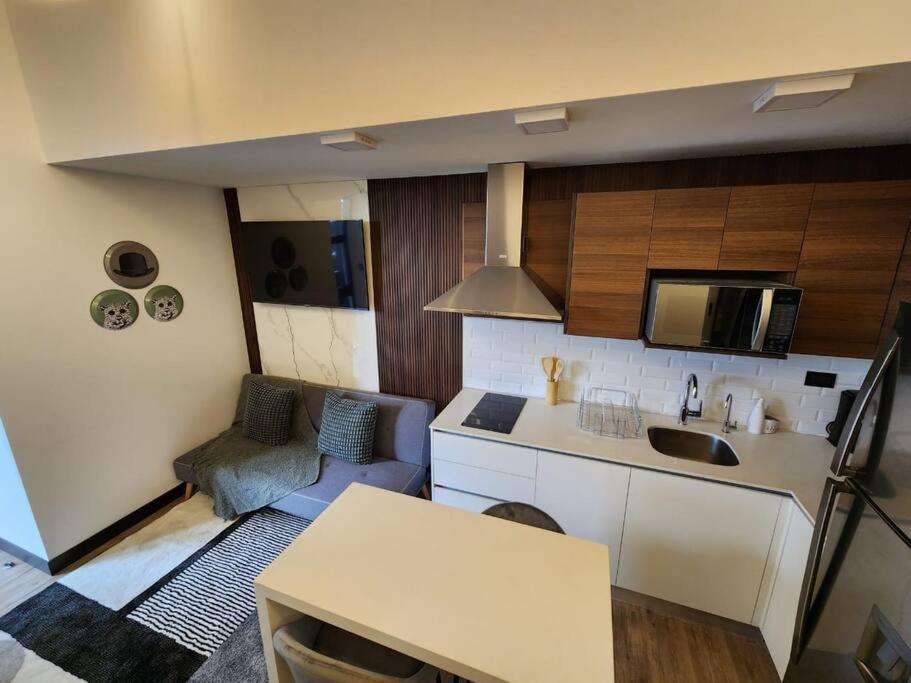 Eon Apart-estudio Zona 10 Con Ac דירה